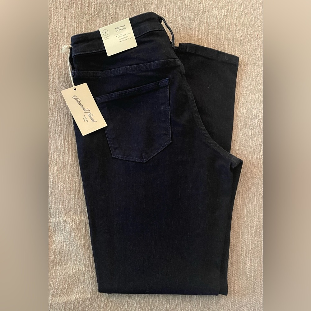 Universal Thread Mid-Rise Jegging